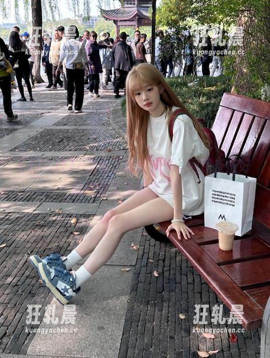 17c 17c发布了新鲜黑料,网民反应好像看到了生猛青菜!?