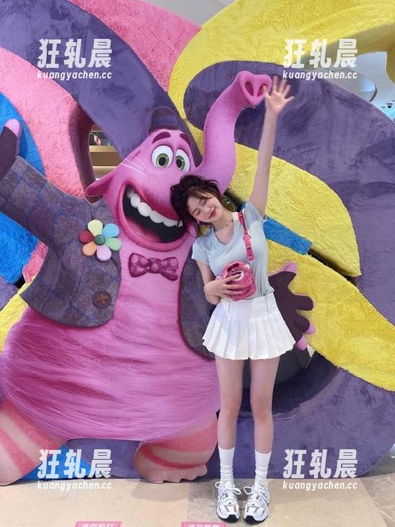 “tttzzz.06”里的免费话题，正常人和怪咖的交锋真是超有意思。