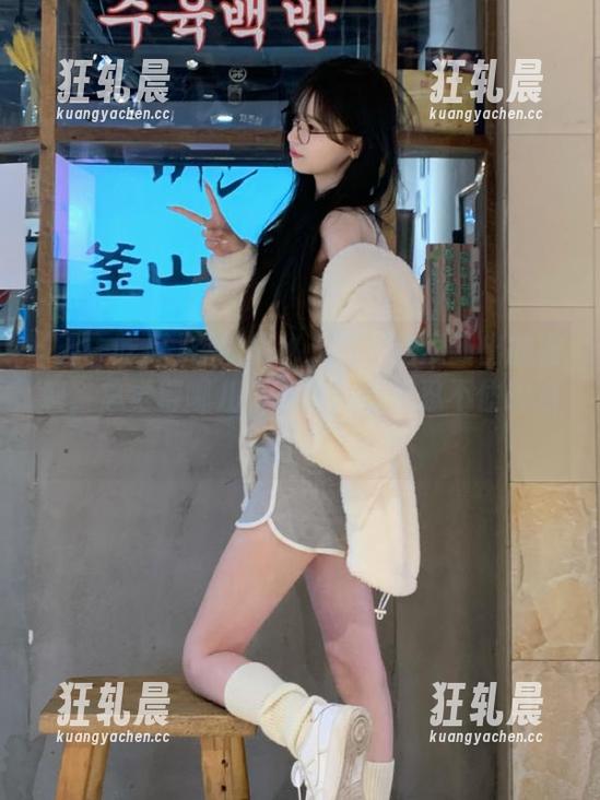 在线揭秘：五一吃瓜新出的黑料，总觉得哪儿不对劲，但又忍不住想点开。