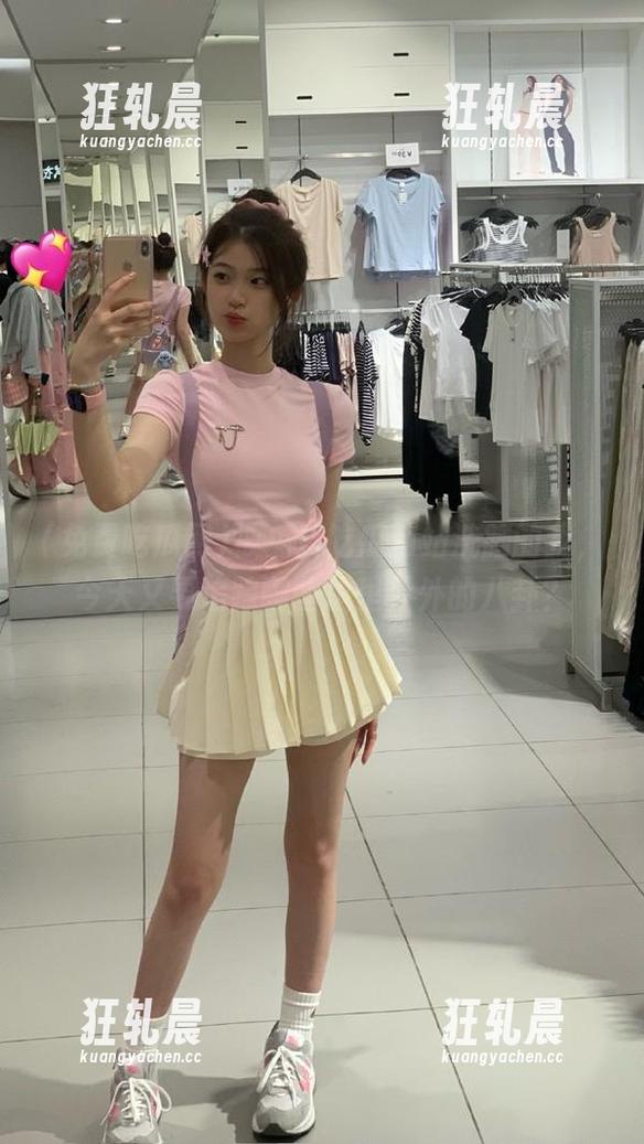 被免费吃瓜网站洗脑的我，今天又要追踪哪些里里外外的八卦？