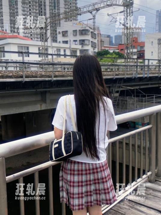 当吃瓜网发布新APP时，滚动的时间和热搜都变得不现实。