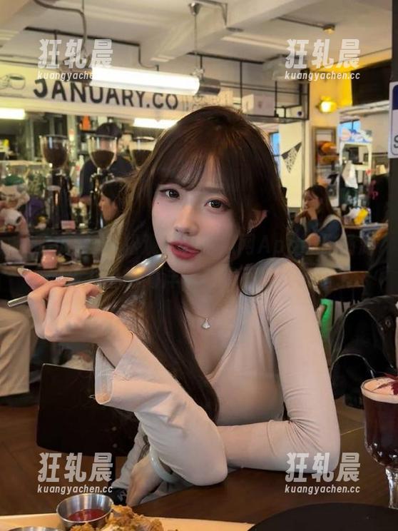 轻松观看，吃瓜网App带你畅游娱乐八卦的海洋，不知不觉就沉迷了