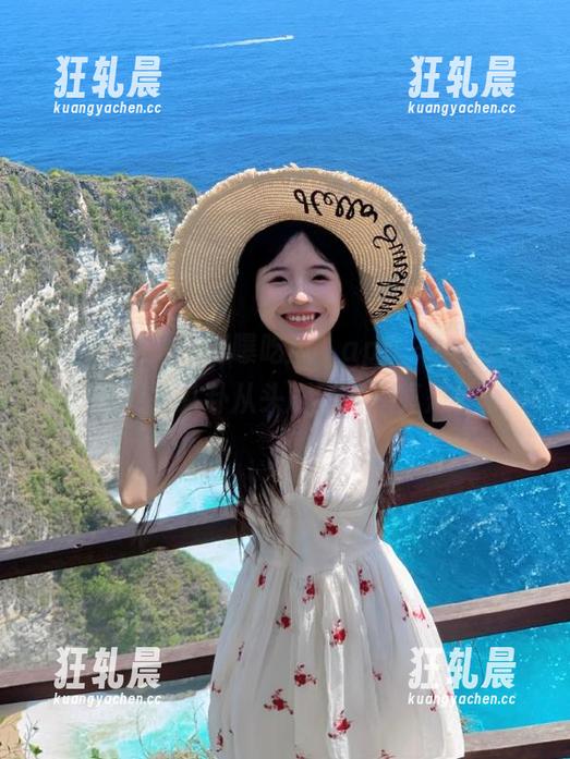 “网曝吃瓜”app—我那只手指，竟能把八卦从头刷到尾，真是神奇～
