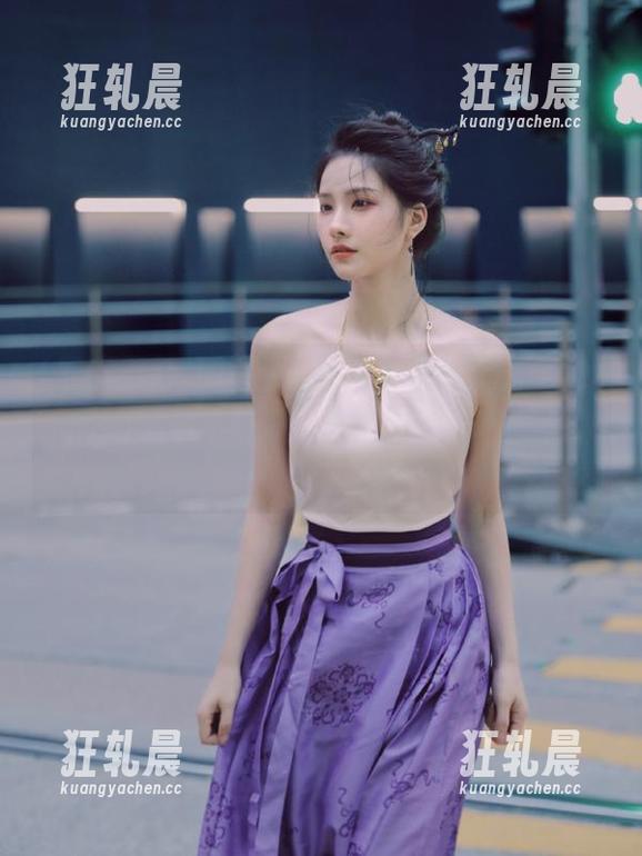 首页像个隐秘的地道，zztt15.su黑料不打烊的入口究竟藏着哪些奇葩？