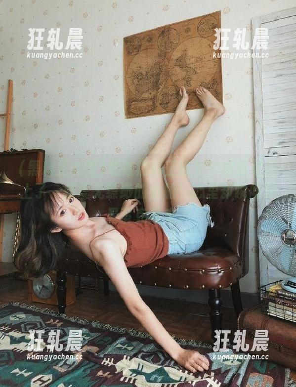 我在黑料正能量官网首页搭上了一艘虚无缥缈的小船，心里却瞬间罗曼蒂克起来。