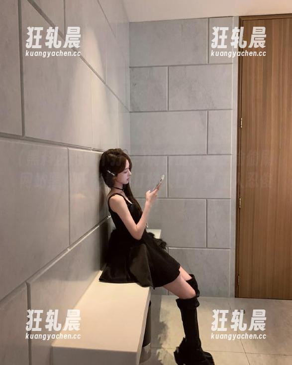 调皮的我总是偷偷刷网站黑料正能量不打烊入口，真让人忍俊不禁！