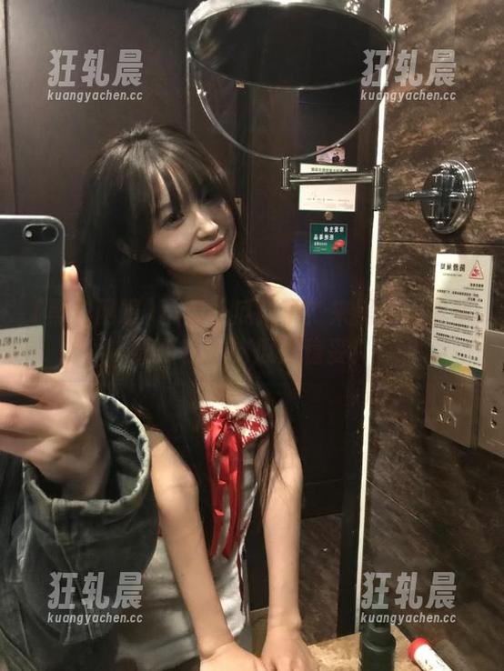 黑料网曝 不想让瓜掉了?来黑料网曝苹果版在线吃瓜更稳妥!